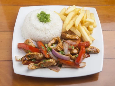 lomo-saltado-de-pollo_800x534